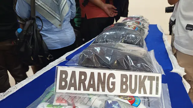 Foto konpers tersangka pencabulan santriwati di Pati