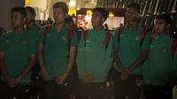 Para pemain Timnas Indonesia U-16 saat tiba di Bandara Soetta, Tangerang, Sabtu (23/9/2017). Timnas U-16 berhasil meraih hasil sempurna pada kualifikasi Piala Asia U-16 di Thailand. (Bola.com/Vitalis Yogi Trisna)
