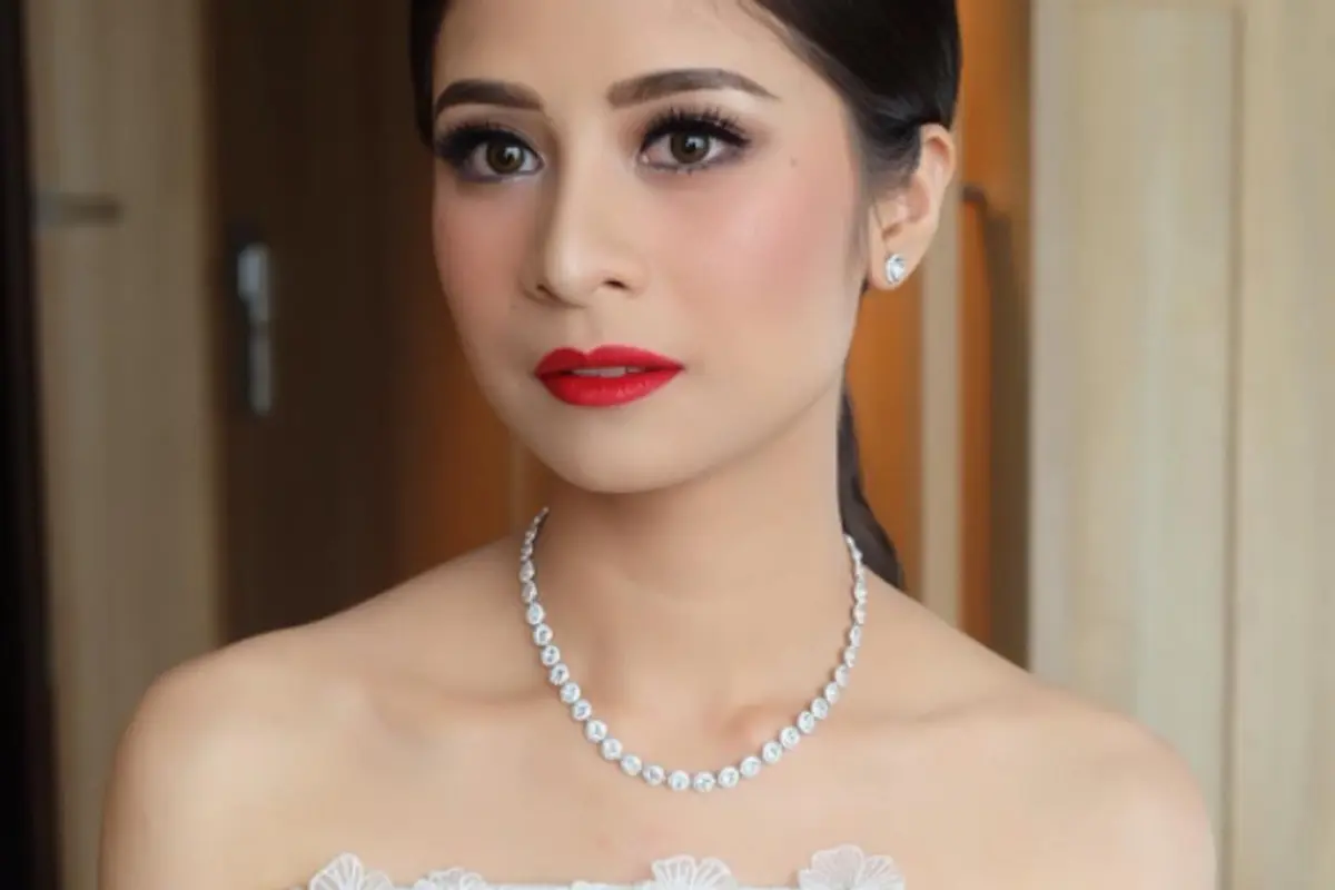 Kulit Terlalu Putih? Coba Aplikasikan Makeup Ini Deh