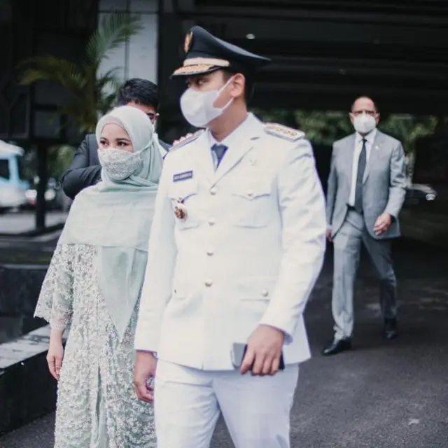 6 Potret Chacha Frederica saat Kunjungan Kerja, Penampilannya Curi Perhatian