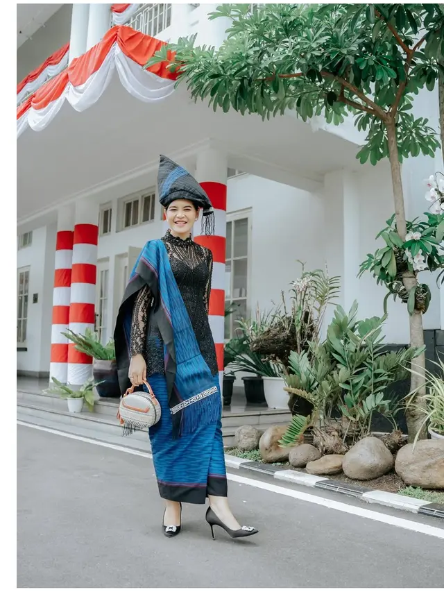 6 Potret Beda Gaya Kahiyang Ayu dan Erina Gudono dalam Perayaan HUT ke-80 RI