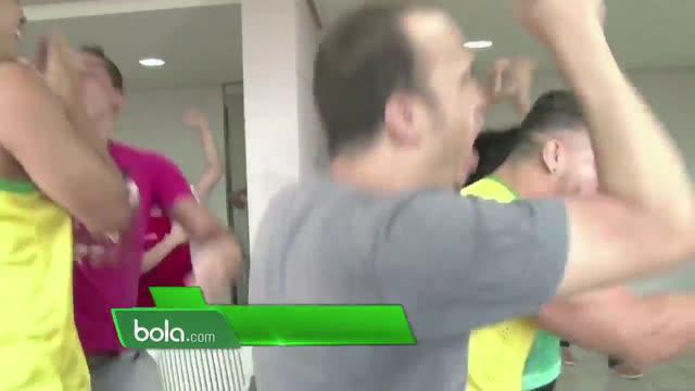 Pekik histeris di rumah keluarga Wendell Lira di Brasil terjadi usai dirinya disebut sebagai peraih FIFA Puskas Award 2015 untuk gol terbaik. Ia mengalahkan gol Lionel Messi dan Alessandro Florenzi dari AS Roma.