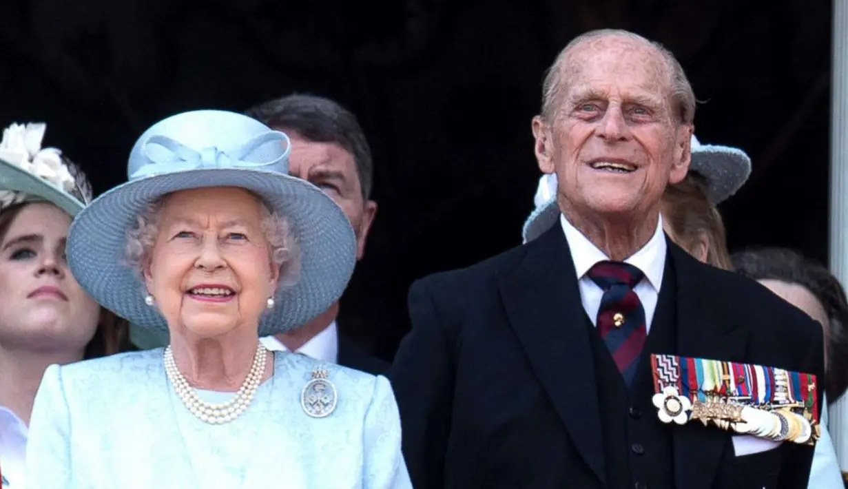 Sementara itu suami Ratu Elizabeth II, Prince Phillip ta hadir dalam pembaptisan tersebut dikarenakan ia sudah pensiun dari tugas kerajaan sejak musim gugur 2017. (ABC News)