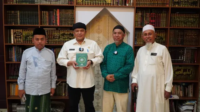 Pemda Karawang Serahkan Seribu AlQur’an Wakaf BWA Ke Warga Cilamaya Karawang