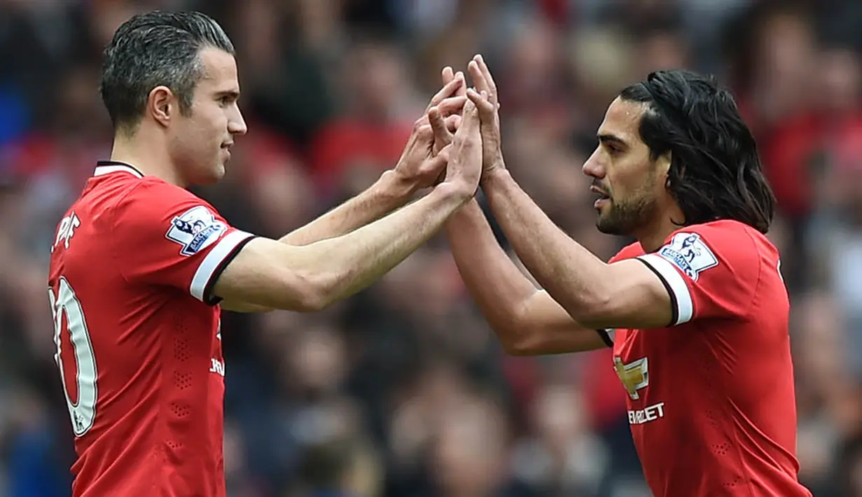 4. Laga menghadapi Arsenal menjadi pertandingan terakhir bagi Robin Van Persie dan juga Falcao. Keduanya dianggap gagal menjadi juru gedor Manchester United pada musim 2014/2015. (AFP/Paul Ellis)