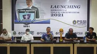 Konferensi pers dan peluncuran turnamen Soeratin U-17 Piala Umuh Muchtar 2021 di Gedung Asprov PSSI Jawa Barat, Senin (8/11/2021). (Bola.com/Erwin Snaz)