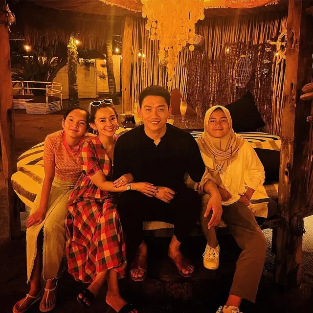 6 Potret Ifan Seventeen dan Citra Monica Bareng Anak Sambung, Keluarga Harmonis