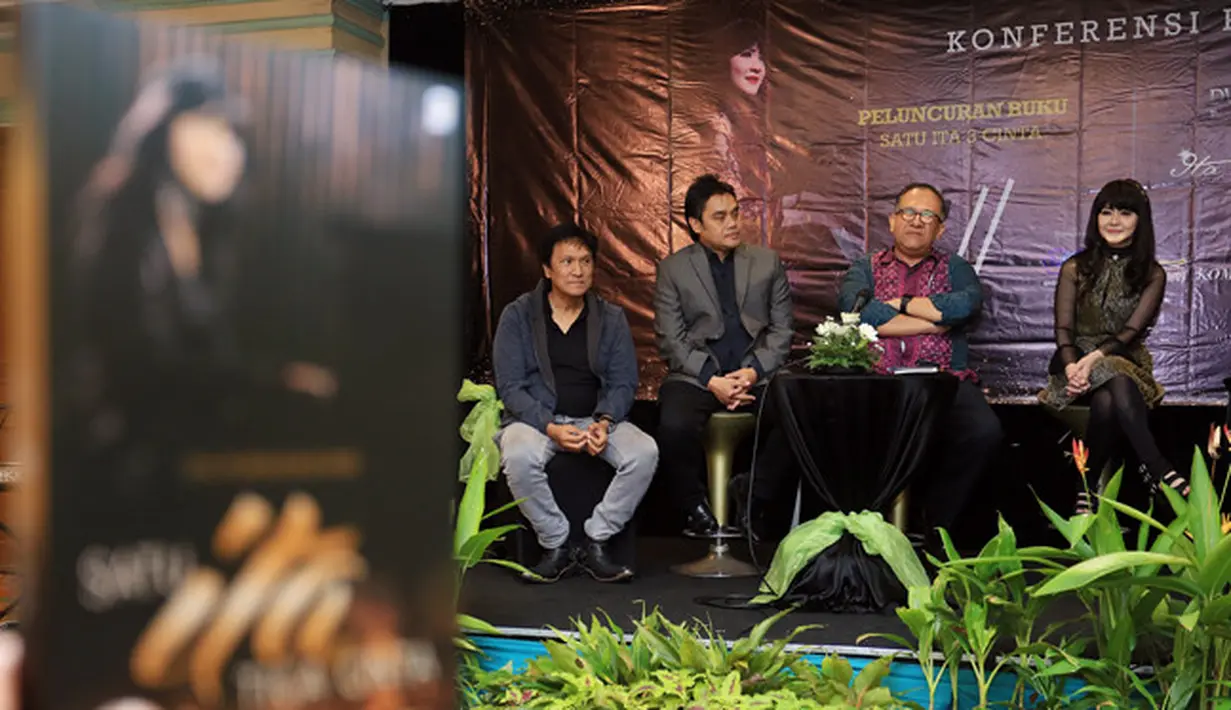 Sebagai tanda 30 tahun eksistensinya berkarier di dunia musik, Ita Purnamasari siap menggelar konser tunggal pada 8 Desember 2017 mendatang di Balai Sarbini, Jakarta. (Deki Prayoga/Bintang.com)