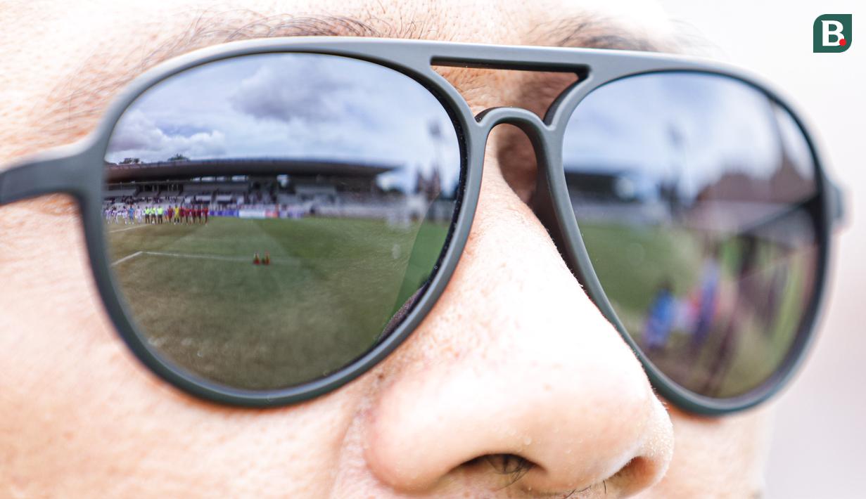 Refleksi para pemain Timnas Amputasi Indonesia saat menyanyikan lagu kebangsaan Indonesia Raya dalam laga Grup A Kualifikasi Piala Dunia Amputasi 2026 melawan Iran di Stadion Madya, Senayan, Jakarta, Kamis (13/11/2025). (Bola.com/Bagaskara Lazuardi)