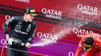Pembalap Mercedes George Russell lakukan selebrasi usai menang balapan F1 GP Austria 2024. (MAX SLOVENCIK / APA / AFP)