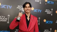 Fattah Syach Genggam Piala SCTV Awards 2025, Janji Traktir Teman Menjadi Nyata