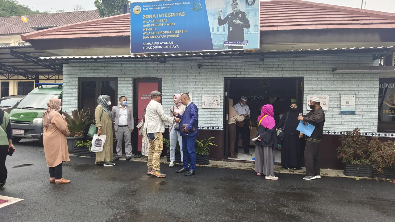 Para korban First Travel saat memberikan data ke Kejari Kota Depok (Liputan6.com/Dicky Agung Prihanto)