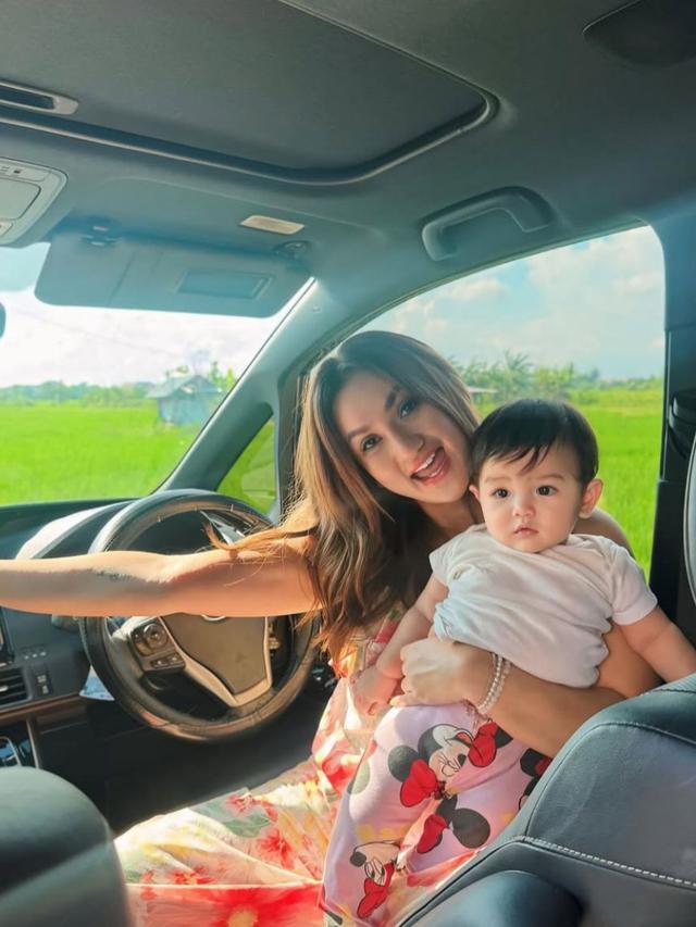 Rutinitas Tengku Dewi Putri di Bali. (credit:instagram.com/tengkudewiputri_tdp)