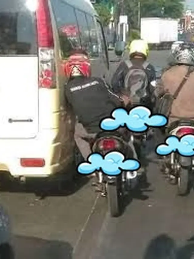 6 Tingkah Pengemudi saat Coba Santai di Kemacetan Ini Kocak