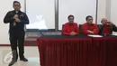 Sekjen DPP PDI Perjuangan Hasto Kristiyanto memberikan pemaparan saat konferensi pers terkait hasil Pilkada 2017, Jakarta, Sabtu (18/2). (Liputan6.com/Johan Tallo)