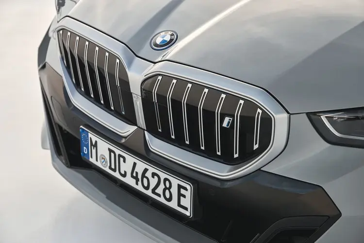 16 Potret Detail 2024 BMW 5-Series, Kini Tersedia Varian Full Electric