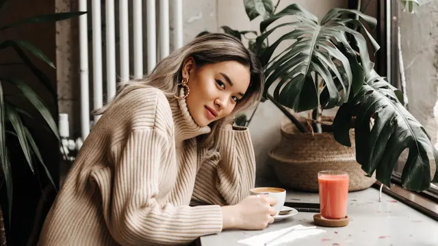 wanita juni penampilan berkelas