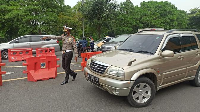 Jurus Polda Jatim Kendalikan Pembatasan Mobilitas saat PPKM Darurat - Vimarsana News