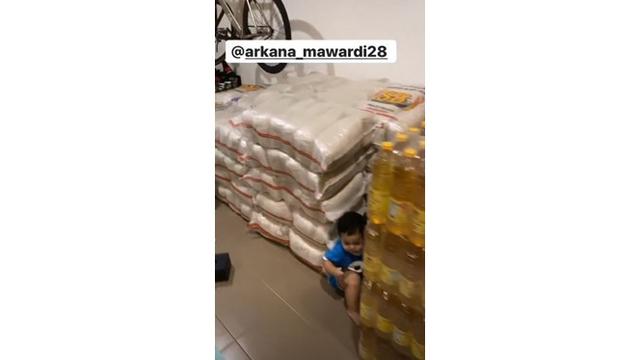 Bagi 500 Sembako, Ini 6 Momen Nikita Mirzani Rayakan Syukuran Anak Bungsunya
