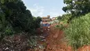 Puing-puing dari sebuah rumah yang hancur berserakan di lereng bukit setelah tanah longsor yang disebabkan hujan lebat di Belo Horizonte, Brasil (27/1/2020). Lebih dari 30.000 orang terlantar akibat hujan lebat di Brasil tenggara yang juga menewaskan lebih dari 50 orang. (AP Photo/Gustavo Andrade)