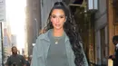 Kim Kardashian memutuskan untuk mengunjungi para tahana di penjara wanita California pada Jumat, 6 Juli waktu setempat. (ZapatA/MEGA/USMagazine)