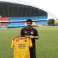 Angel Alfredo Vera resmi digandeng Sriwijaya FC menjadi pelatih di sisa kompetisi Liga 1 (Liputan6.com / Nefri Inge)