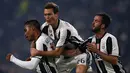 Juventus membuka keunggulan melalui Alex Sandro pada menit ke-15. Aksi individu pemain asal Brasil itu dari sisi kiri dituntaskan tembakan keras yang bersarang di pojok gawang Marco Sportiello. (AFP/Marco Bertorello)