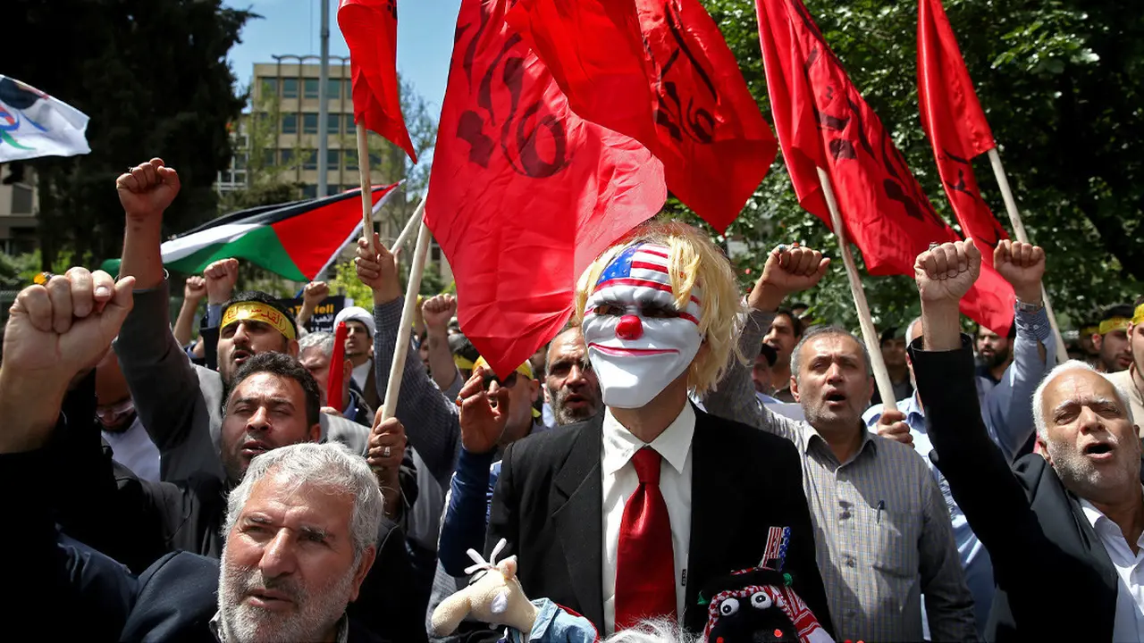 Aksi protes warga Iran terhadap Amerika Serikat, pda 6 Mei 2018 (AP/Ebrahim Noroozi)