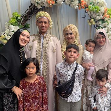 Risty Tagor Bersama Anak Dalam Potret Kebahagiaan News Entertainment Fimela Com