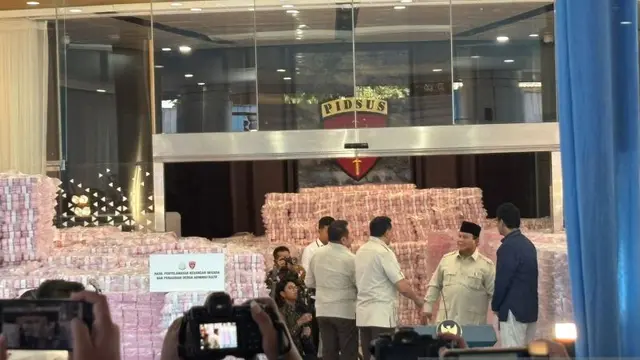 Prabowo menghadiri penyerahan uang hasil denda atas pelanggaran administratif kawasan hutan di Kejagung