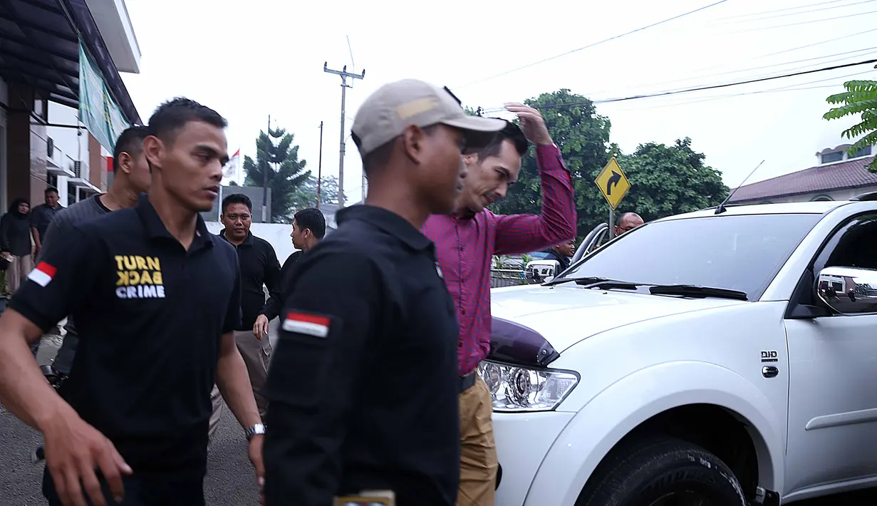 Pesinetron Atalarik Syah kembali hadiri sidang cerai. Pada sidang yang digelar pada hari ini, Selasa 18 Juli 2017, beragendakan mendengarkan keterangan saksi dari pihak Atalarik. (Nurwahyunan/Bintang.com)