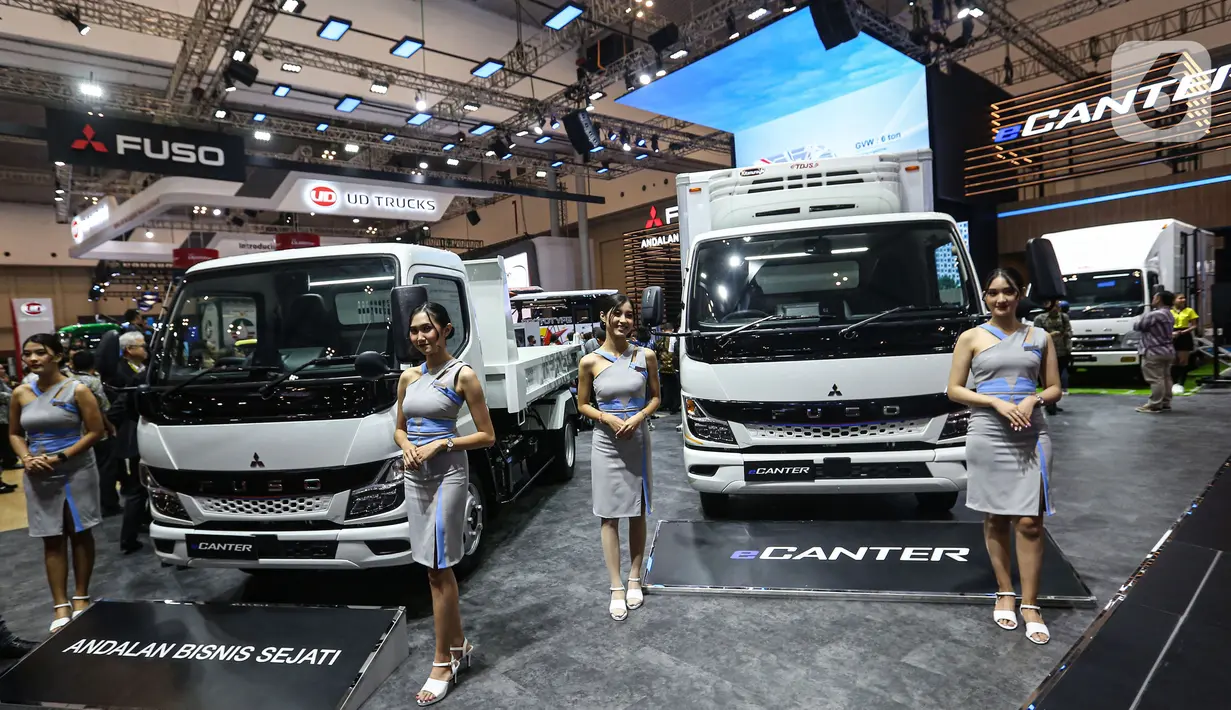 Truk listrik eCanter menggunakan baterai ukuran M berkapasitas 83kWh yang mampu menempuh jarak 140 Km dengan GVW sebesar 6 ton. (Liputan6.com/Angga Yuniar)