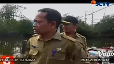 Puluhan ikan berbagai jenis mati di Kali Lamong di Desa Sukorejo Kecamatan Kebomas Kabupaten Gresik sejak Minggu (22/12). Ikan tersebut mati diduga akibat lindi TPA Benowo Surabaya dan yang ada di sepanjang sungai tersebut.