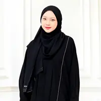 Model gamis hitam syari terbaru (sumber: pinterest)