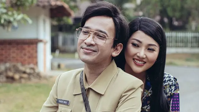 6 Potret Ruben Onsu dan Sarwendah dengan Gaya Jadul