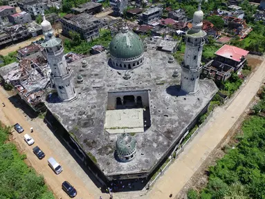 Pendangan udara memperlihatkan kehancuran Masjid Agung di Kota Marawi, Provinsi Lanao del Sur, Filipina, Kamis (23/5/2019). Sisa-sisa kehancuran masih terlihat setelah dua tahun berakhirnya konflik yang terjadi antara pasukan keamanan Filipina dengan militan ISIS di Kota Marawi. (Noel CELIS/AFP)