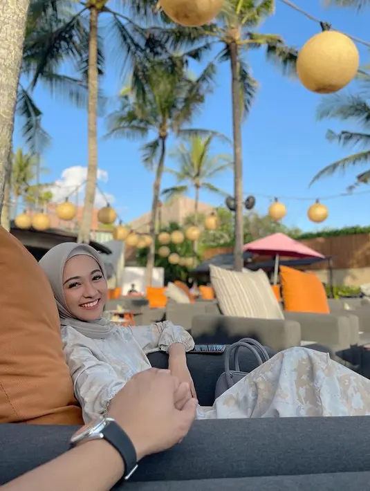 Ditambah gaya makeup-nya semakin hari semakin membuat wajah imut Poppy Bunga semakin flawless. (FOTO: instagram.com/poppybungariphat/)