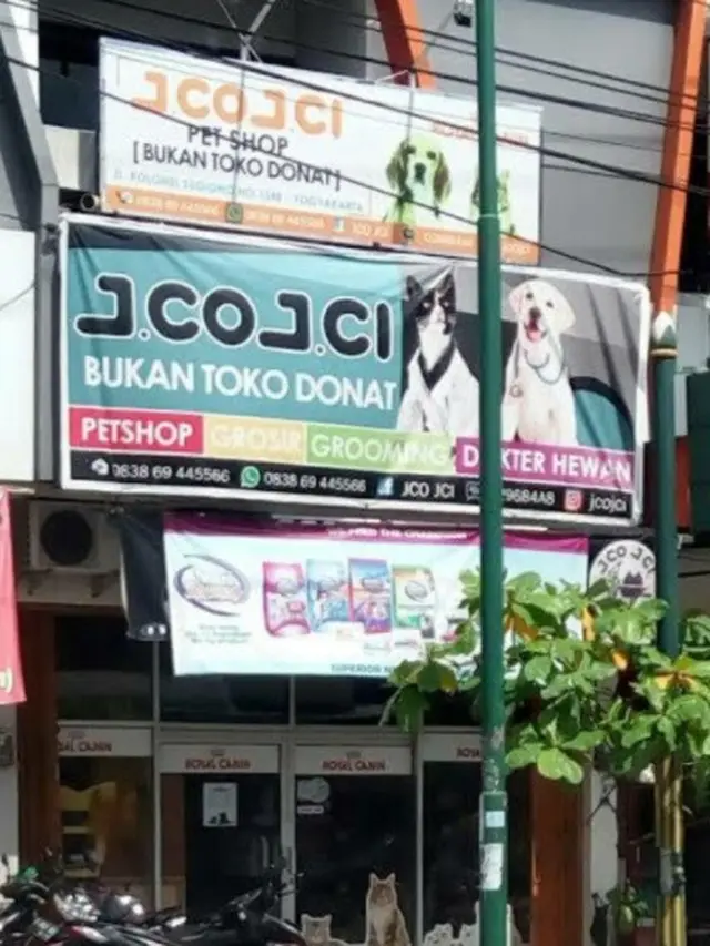 spanduk warung nyeleneh