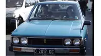 Toyota Corolla DX yang dikendarai Kang Adi dalam film Dilan 1990 (Youtube: Falcon)