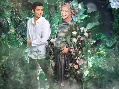 Belum lama ini Ria Ricis membagikan hasil maternity shoot terbarunya bersama FD Photography. Namun ternyata pemotretan Ria dan Teuku Ryan tidak berhenti sampai di situ saja. Dalam postingan terbarunya di Instagram, ia tampil berbeda dengan konsep peri hutan.(Liputan6.com/IG/@fdphotography90)