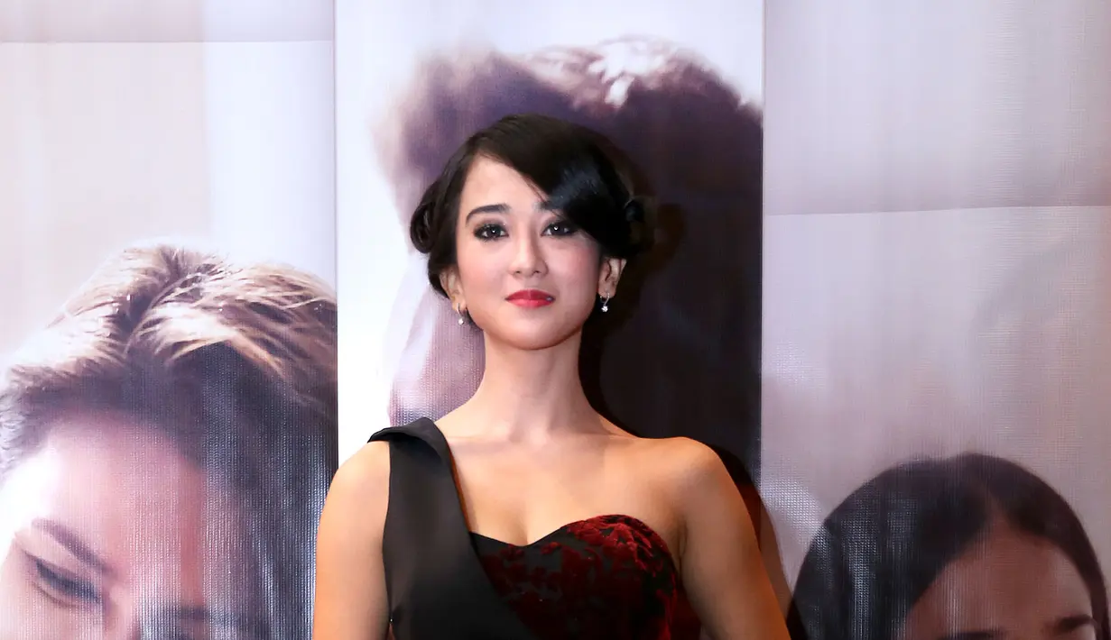 "Itulah yang sulit biasanya di film (ftv) kalo marah ya marah aja. Ini karakter dingin dibumbui perasaan dalam dan jiwa yang menangis," kata Natasha Ratulangi. (Galih W. Satria/Bintang.com)