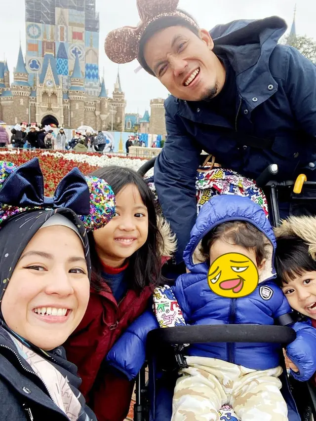 Genap Berusia 28 Tahun, Ini 6 Momen Natasha Rizky Momong Ketiga Buah Hatinya