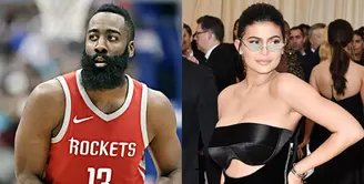 Kylie Jenner dan Travis Scott mungkin membuat penggemar bahagia karena hadir di pertandingan Basket Rockets dan Golden State Warrior. (REX/Shutterstock/HollywoodLife)