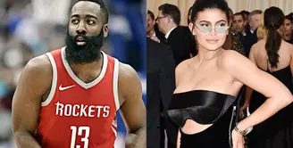 Kylie Jenner dan Travis Scott mungkin membuat penggemar bahagia karena hadir di pertandingan Basket Rockets dan Golden State Warrior. (REX/Shutterstock/HollywoodLife)