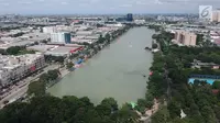 Pemandangan dari atas kawasan Danau Sunter, Jakarta Utara, Jumat (23/2). Danau Sunter akan menjadi lokasi penyelenggaraan Festival Danau Sunter pada Minggu (25/2/2018). (Liputan6.com/Arya Manggala)