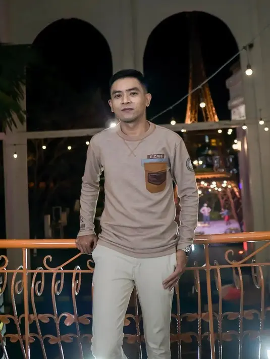 <p>Gerry Mahesa jadi salah satu penyanyi dangdut pria asal Jawa Timur. Ia dikenal melalui duetnya dengan Tasya Rosmala cilik. [Foto: instagram.com/gerrymahessa58_real]</p>