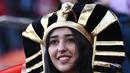 Seorang suporter Mesir saat akan menonton laga Grup A Piala Dunia melawan Uruguay di Stadion Ekaterinburg, Yekaterinburg, Jumat (15/6/2018). Terakhir kali Mesir lolos ke Piala Dunia tahun 1990. (AFP/Anne-Christine Poujoulat)