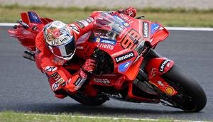 Untuk itu, Marc Marquez harus mampu meraih setidaknya tiga poin lebih banyak daripada rival terdekatnya, yang tak lain adalah sang adik, Alex Marquez. (TOSHIFUMI KITAMURA/AFP)