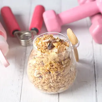 Mulai dari Greek yogurt hingga telur, berbagai bahan sederhana dapat diolah menjadi bekal praktis yang kaya protein dan mudah dikonsumsi setelah berolahraga. (Foto/Dok: Pexels)