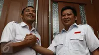 Dua terdakwa yakni Setiyardi Budiono (kanan) dan Darmawan Sepriyossa saat akan menjalani  sidang di gedung PN Jakarta Pusat, Selasa (17/5). Sidang perdana perkara dugaan pencemaran nama baik Jokowi oleh Tabloid Obor Rakyat.(Liputan6.com/Helmi Afandi) 